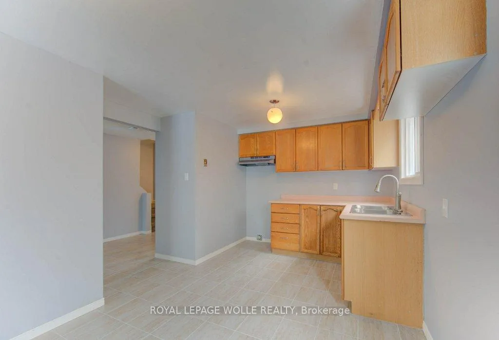 Photo 9 of 502 Misty Crescent, Kitchener — HOMEH