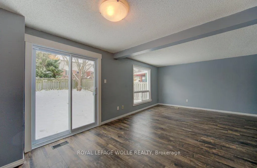 Photo 12 of 502 Misty Crescent, Kitchener — HOMEH