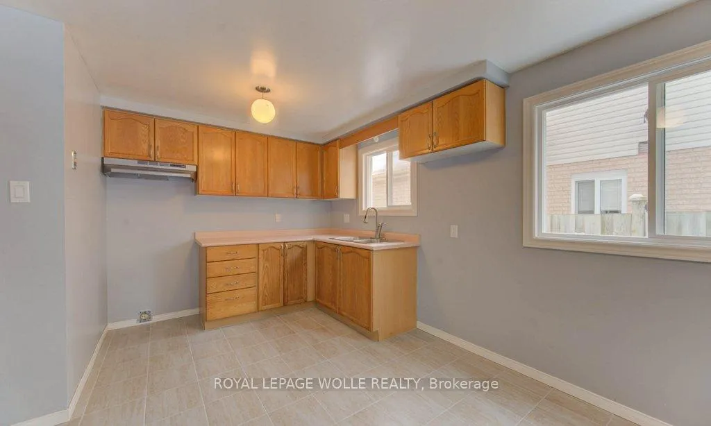 Photo 18 of 502 Misty Crescent, Kitchener — HOMEH