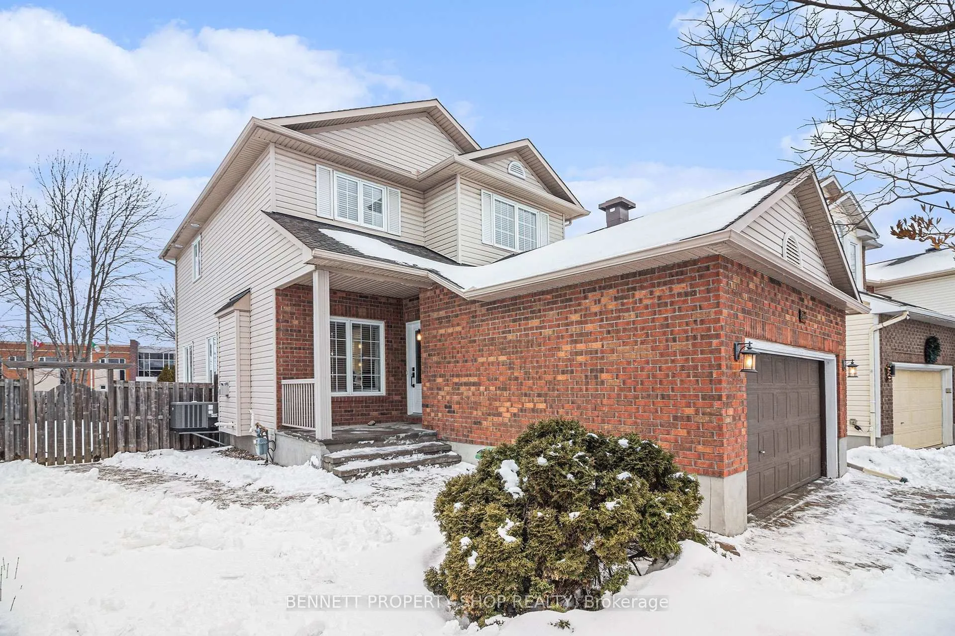 Front of 1067 Rocky Harbour Crescent