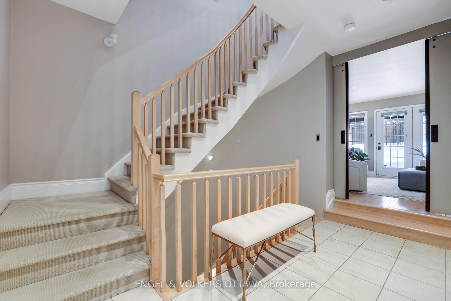Photo 3 of 116 Springhurst Avenue, Ottawa, Ottawa East — HOMEH