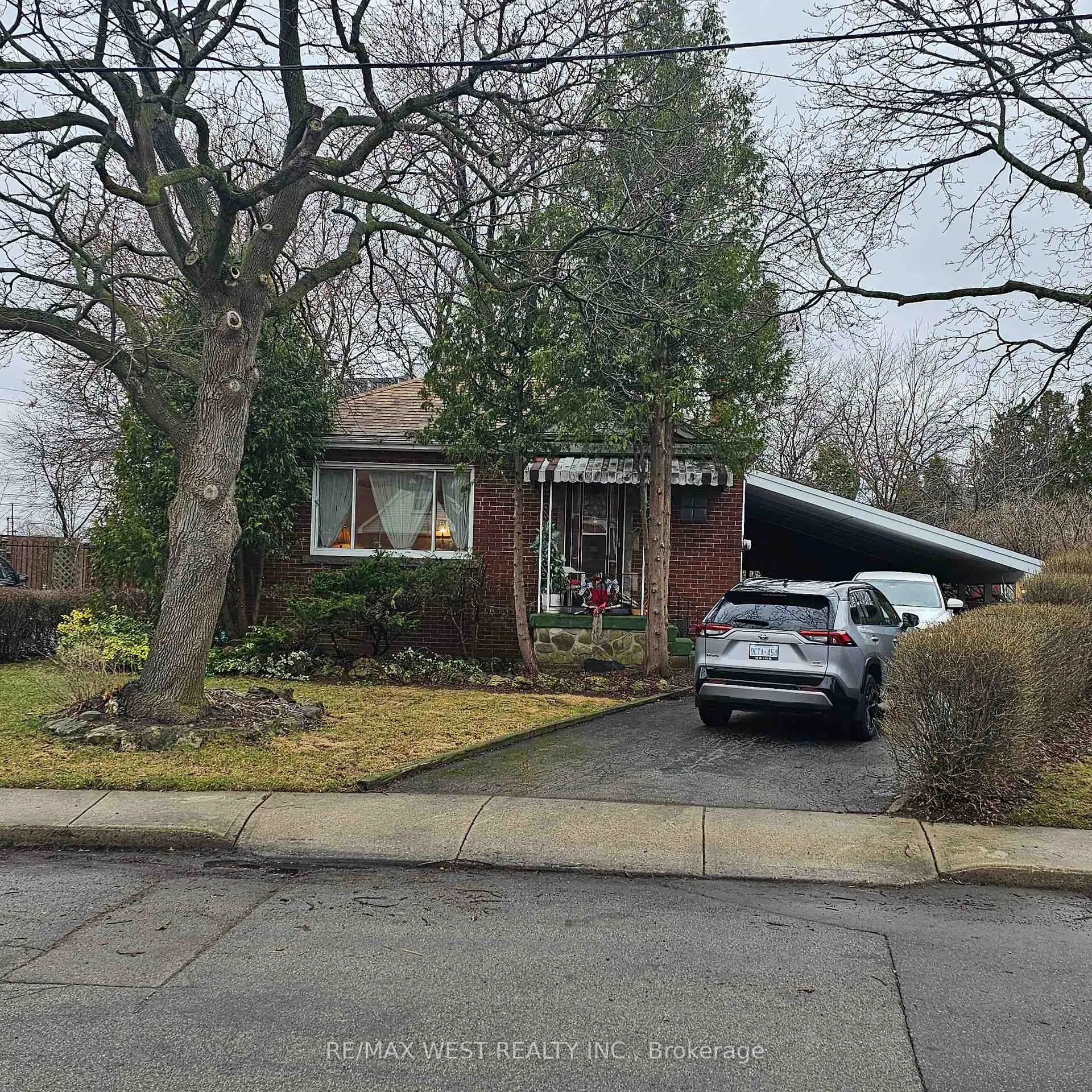 Photo 1 of 204 David Avenue, Hamilton, Hill Park — HOMEH