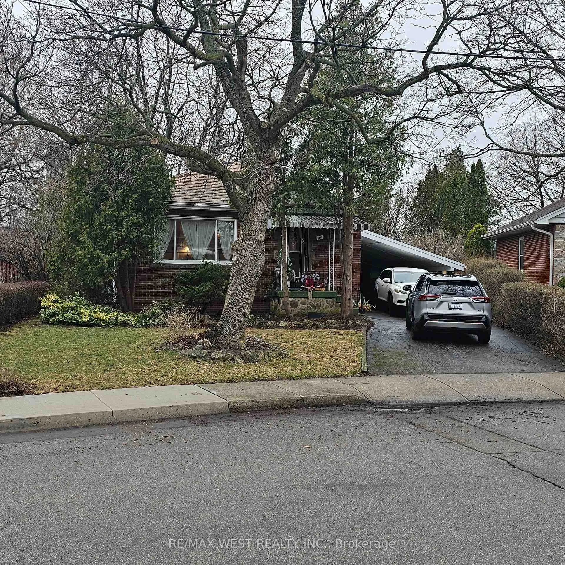 Photo 2 of 204 David Avenue, Hamilton, Hill Park — HOMEH