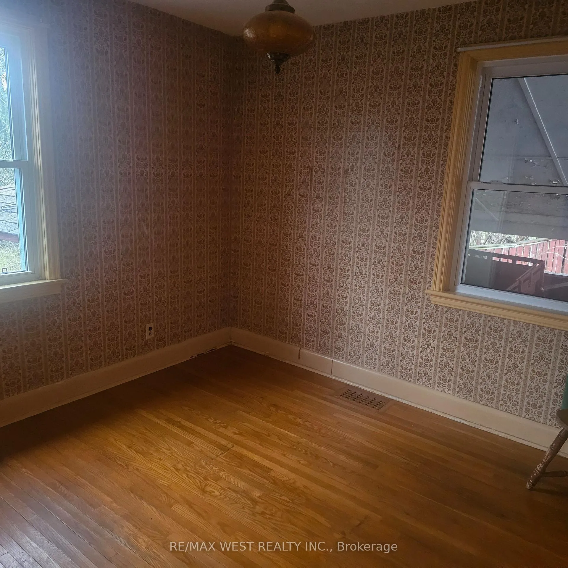 Photo 10 of 204 David Avenue, Hamilton, Hill Park — HOMEH