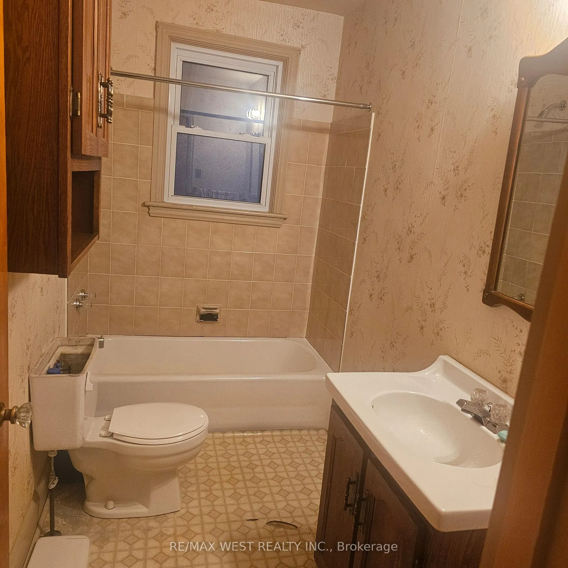 Photo 12 of 204 David Avenue, Hamilton, Hill Park — HOMEH