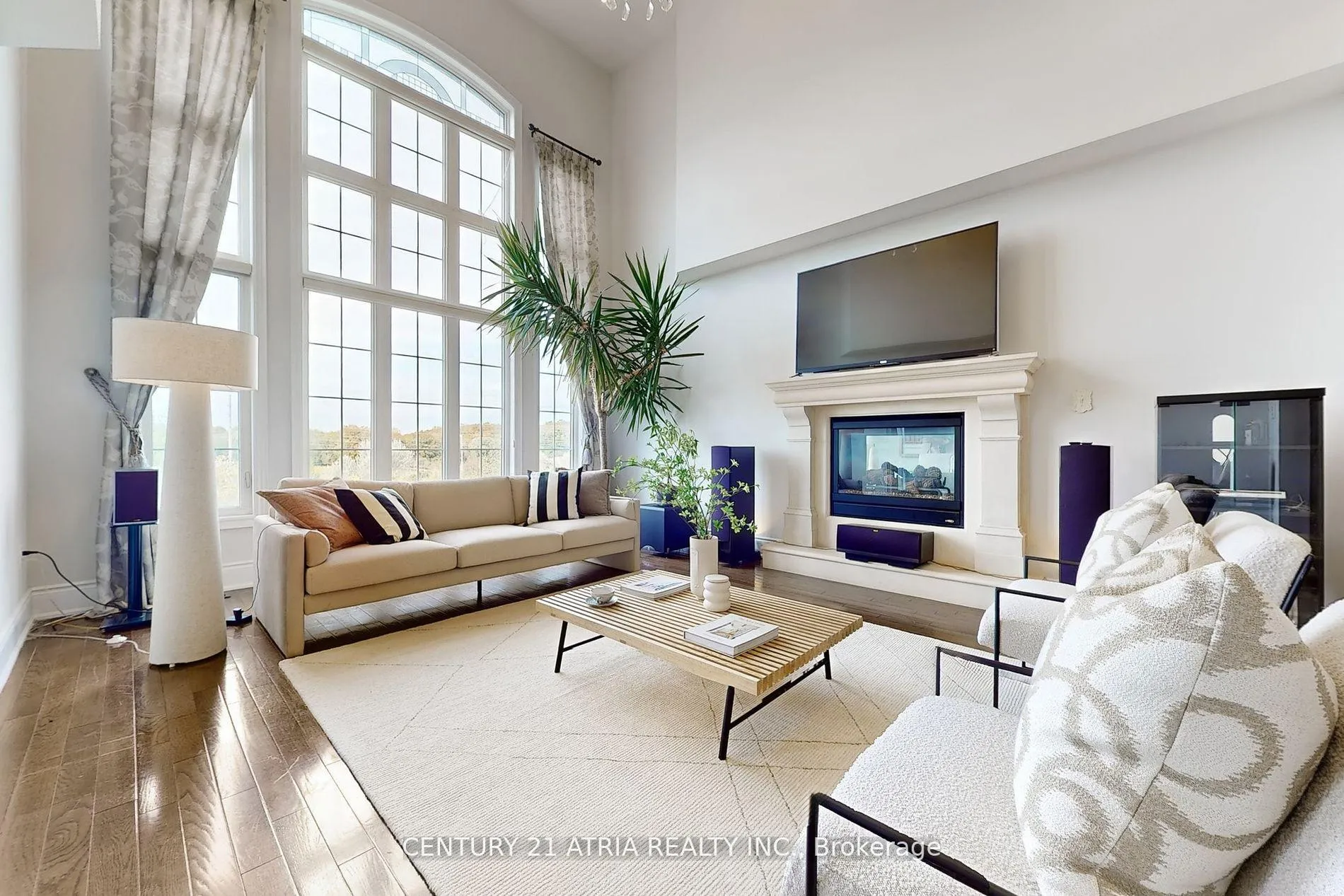Photo 11 of 32 Vines Place, Aurora, Bayview Southeast — HOMEH