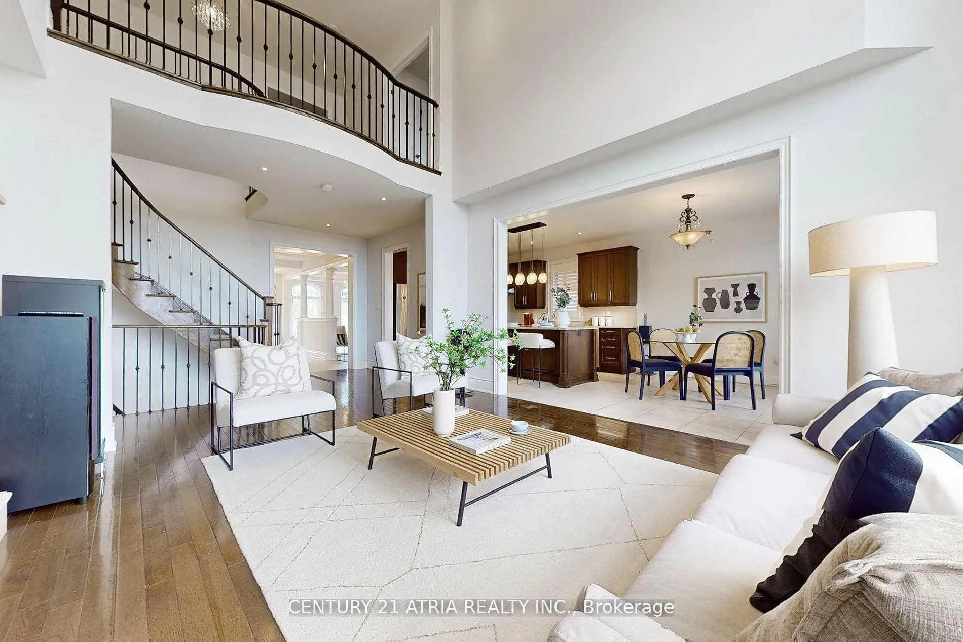 Photo 12 of 32 Vines Place, Aurora, Bayview Southeast — HOMEH
