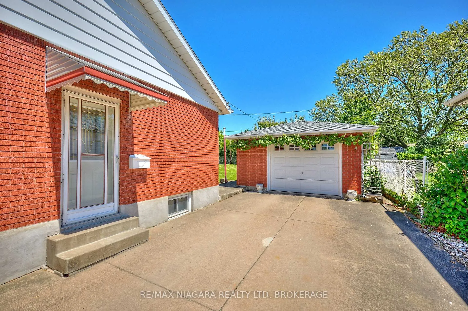 Photo 2 of 6 Munro Street, Thorold, Thorold Downtown — HOMEH