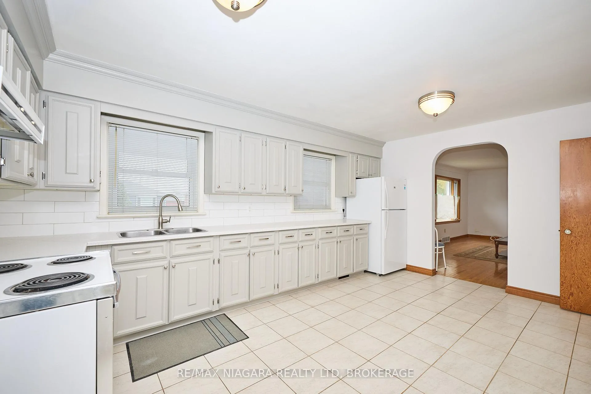 Photo 4 of 6 Munro Street, Thorold, Thorold Downtown — HOMEH