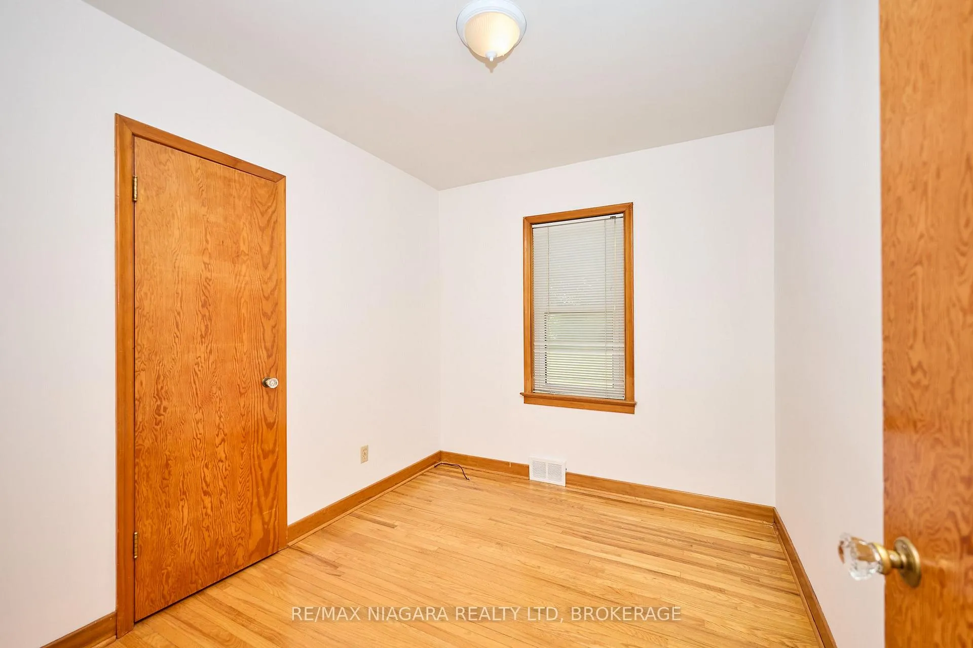 Photo 10 of 6 Munro Street, Thorold, Thorold Downtown — HOMEH