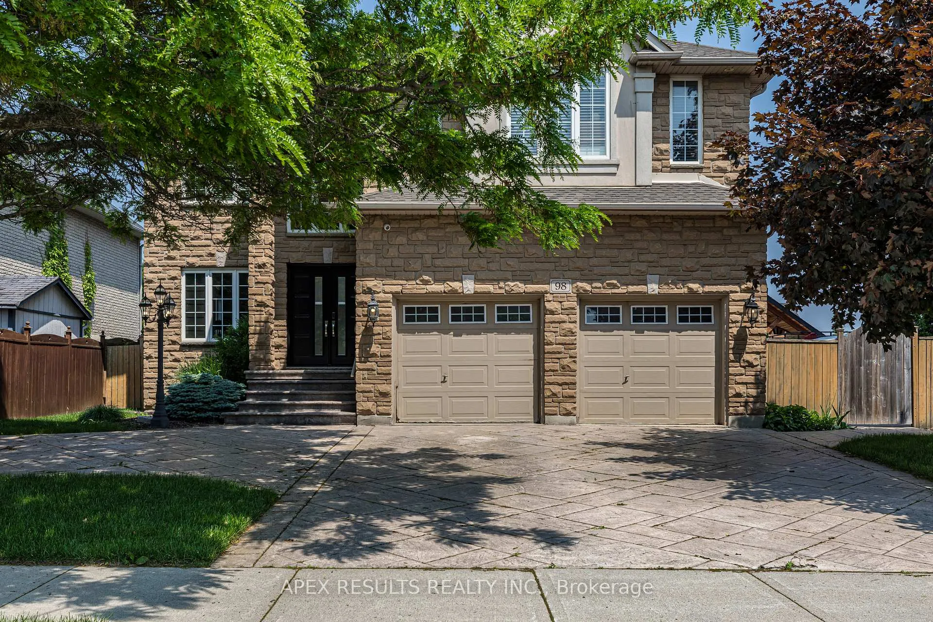 Photo 1 of 98 Stonehenge Drive, Hamilton, Ancaster — HOMEH