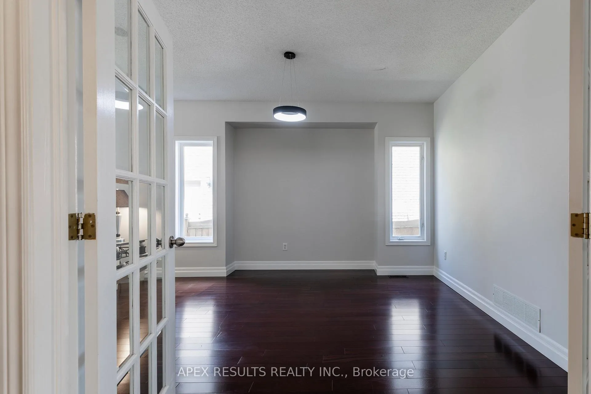 Photo 8 of 98 Stonehenge Drive, Hamilton, Ancaster — HOMEH