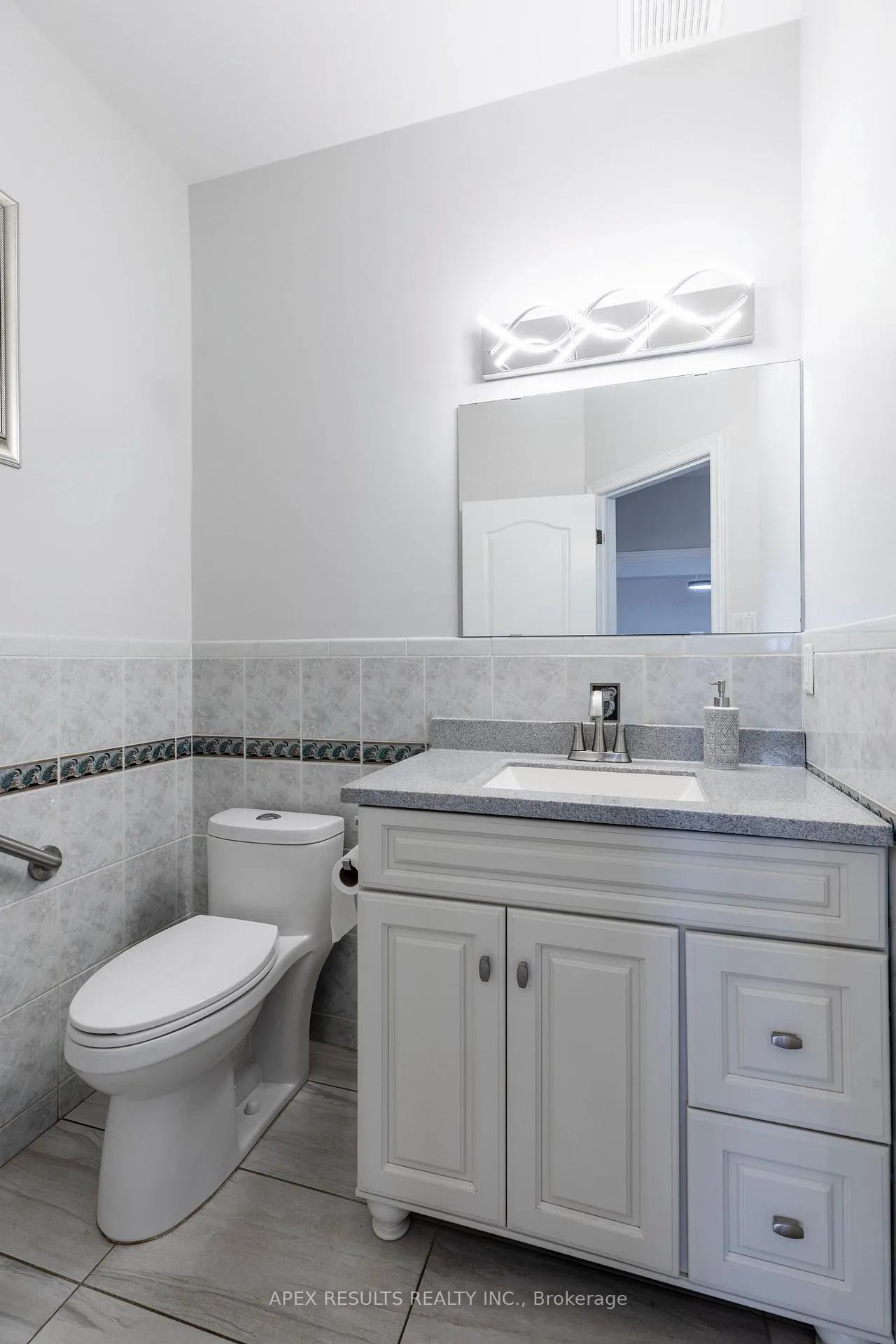 Photo 9 of 98 Stonehenge Drive, Hamilton, Ancaster — HOMEH