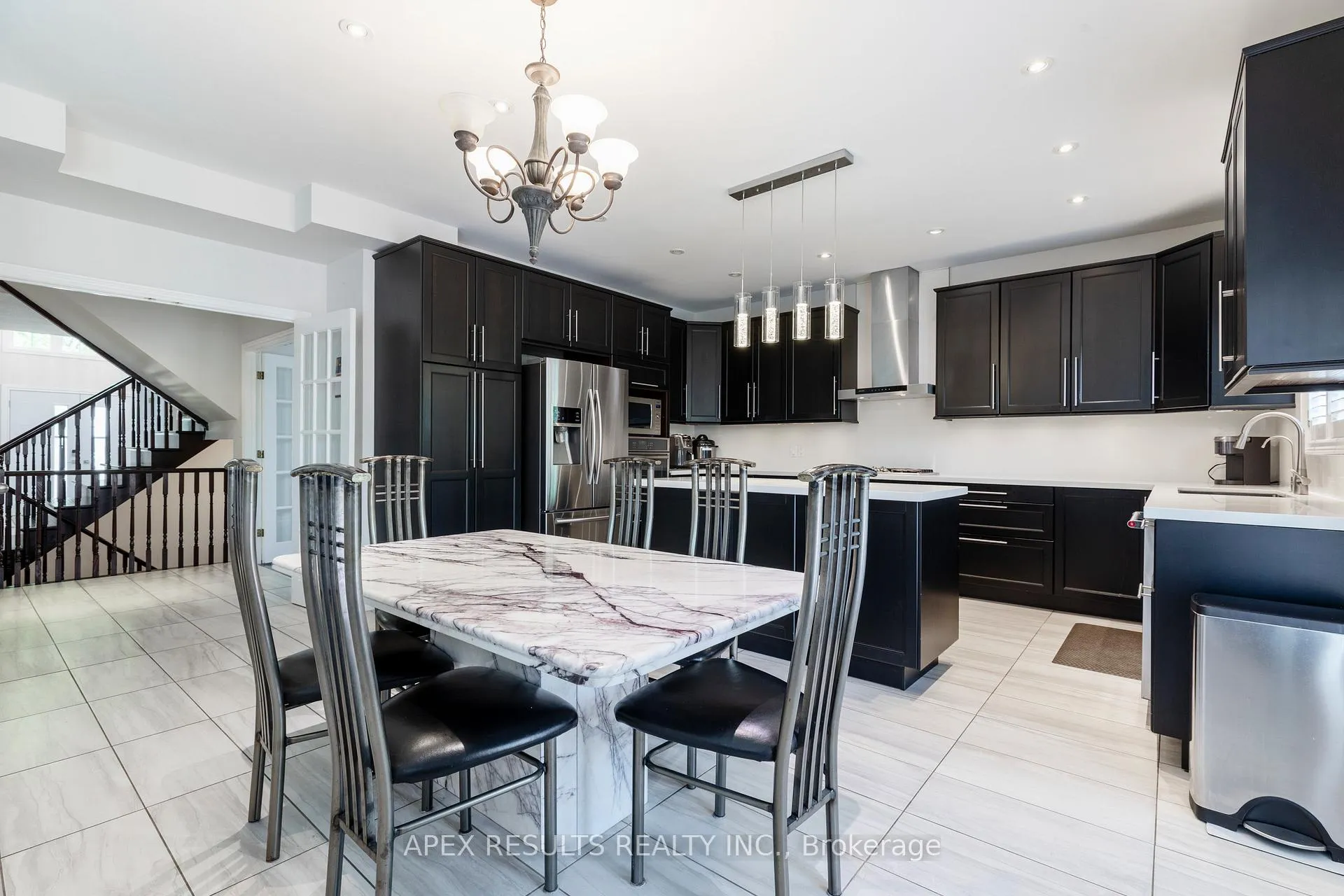 Photo 15 of 98 Stonehenge Drive, Hamilton, Ancaster — HOMEH