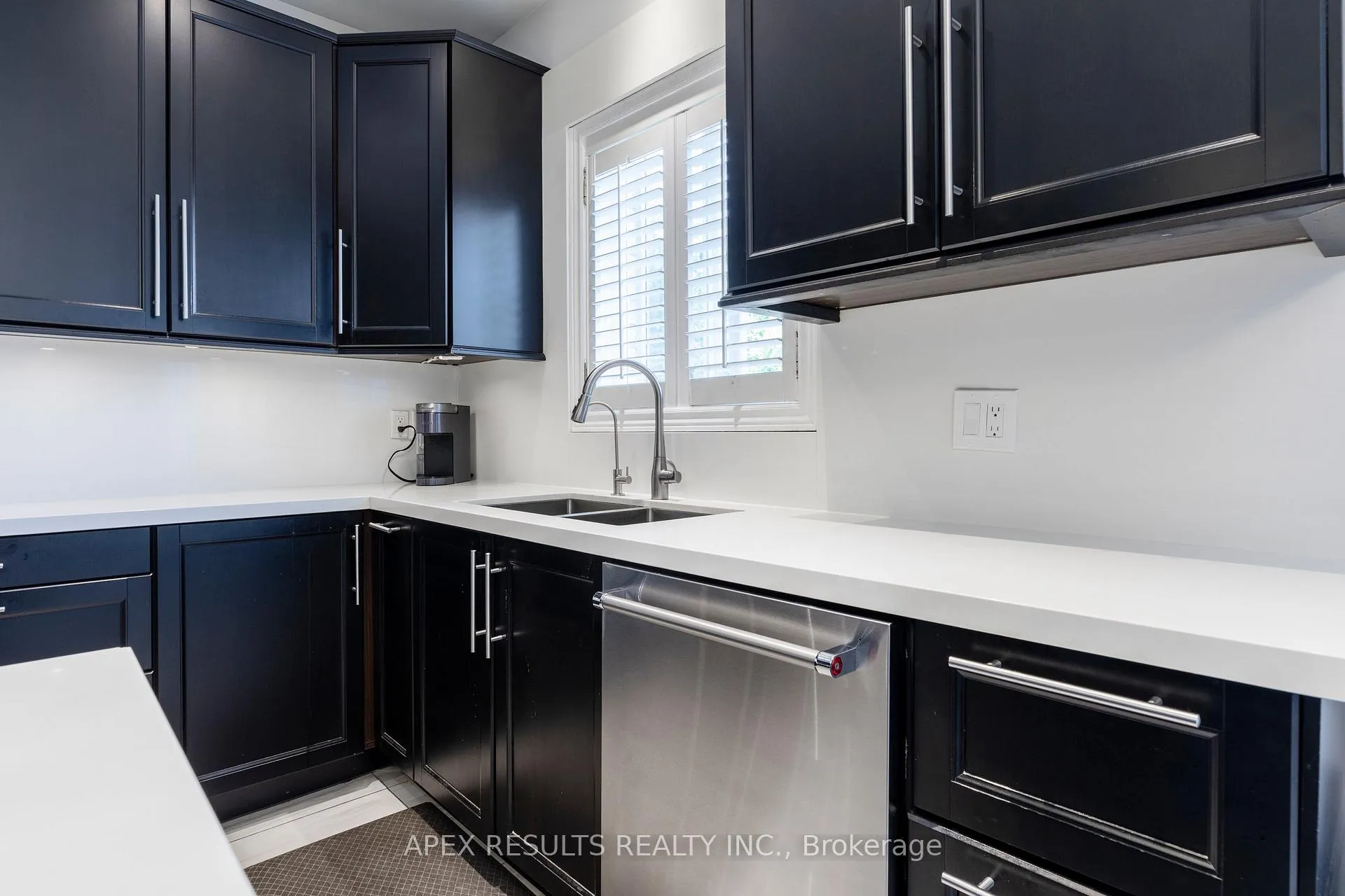 Photo 16 of 98 Stonehenge Drive, Hamilton, Ancaster — HOMEH