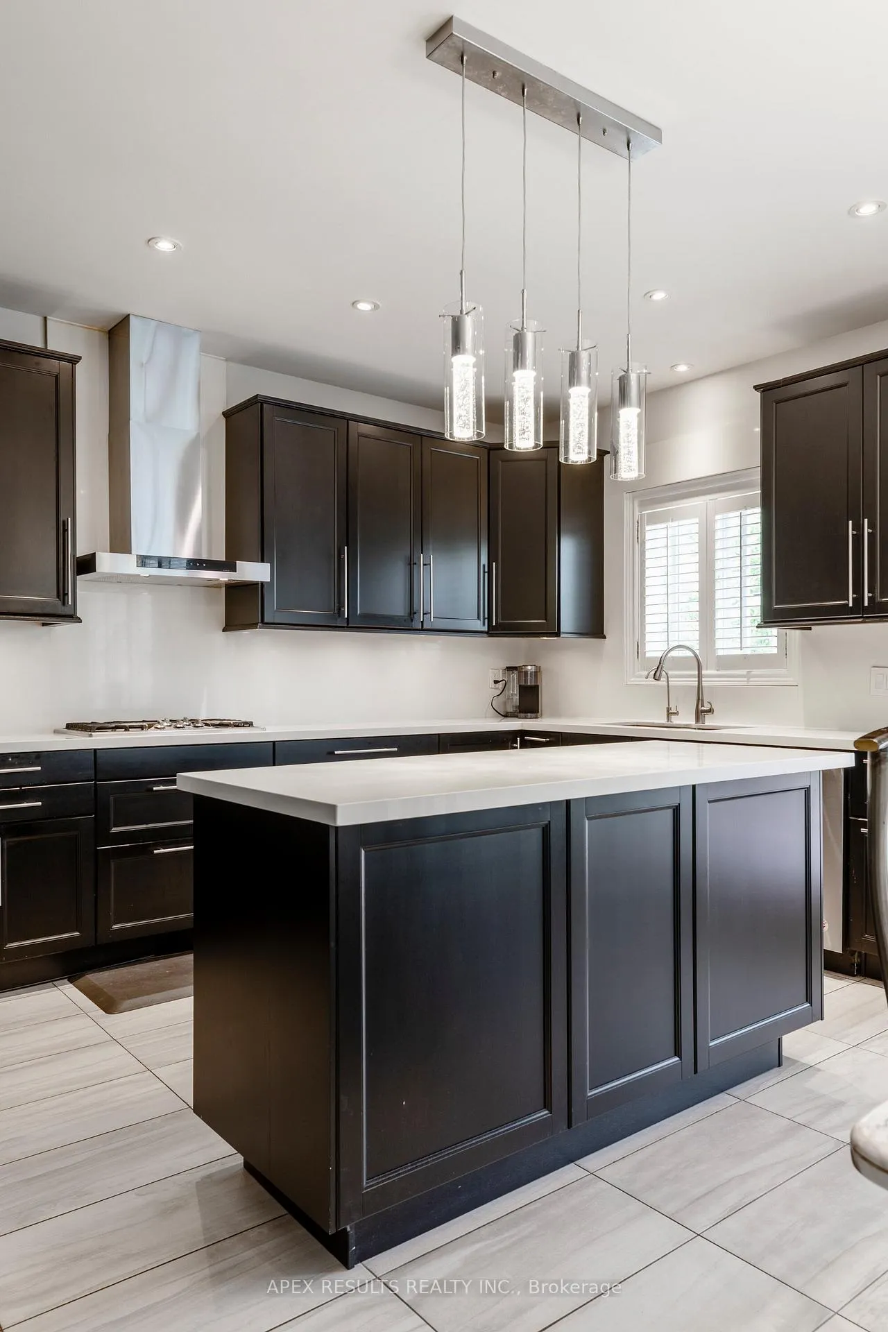 Photo 17 of 98 Stonehenge Drive, Hamilton, Ancaster — HOMEH