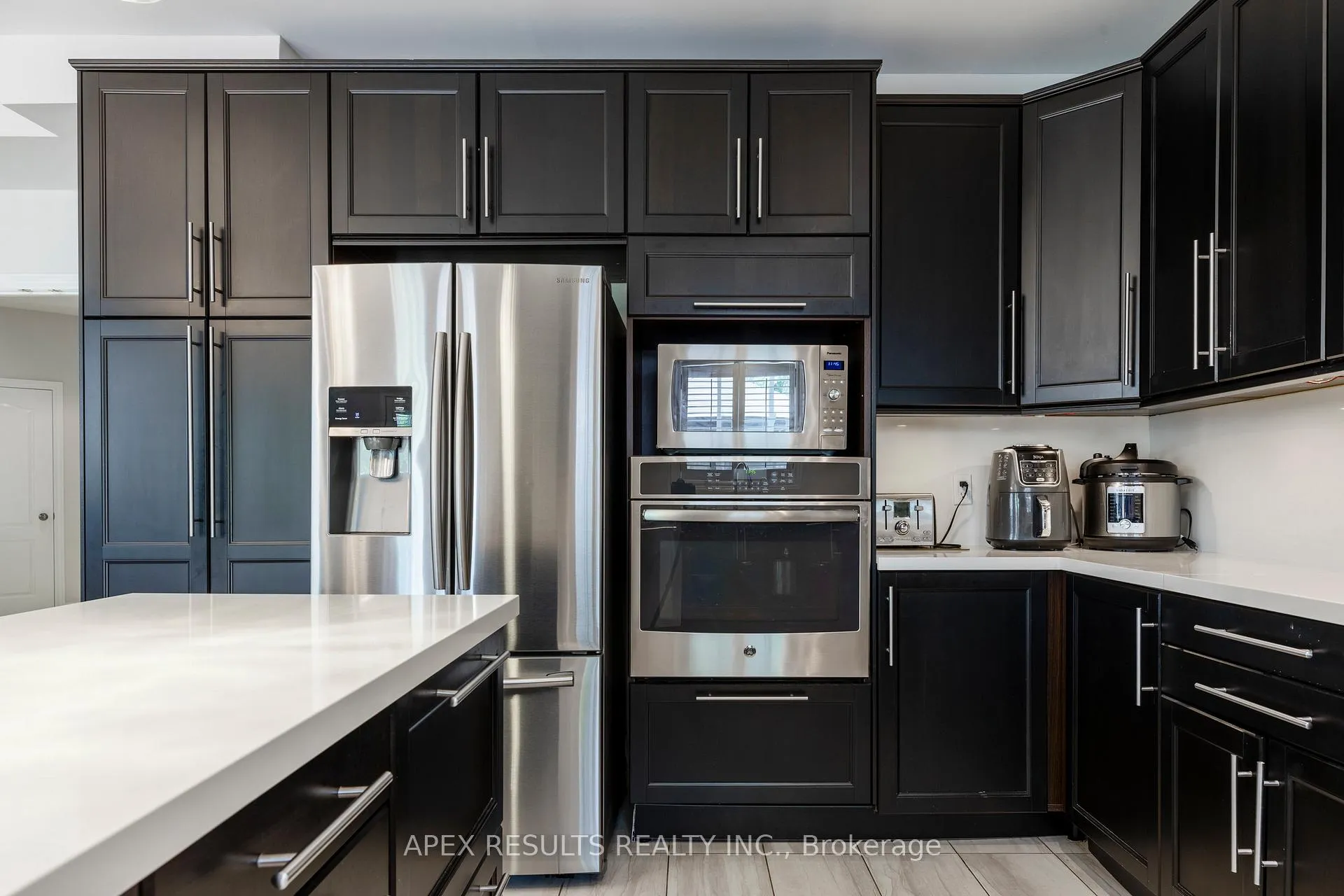 Photo 18 of 98 Stonehenge Drive, Hamilton, Ancaster — HOMEH
