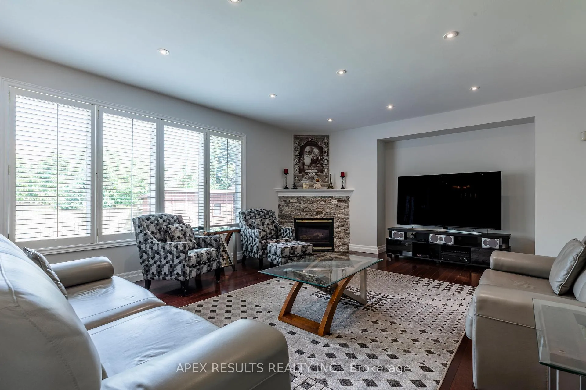 Photo 22 of 98 Stonehenge Drive, Hamilton, Ancaster — HOMEH
