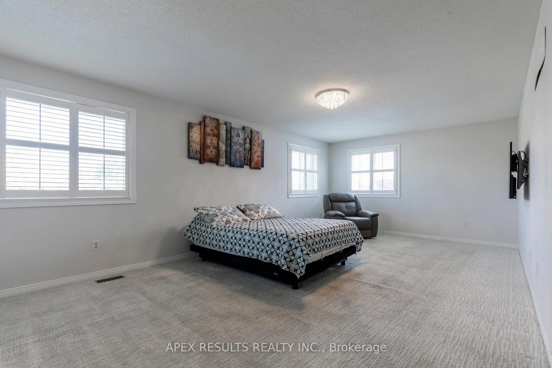 Photo 25 of 98 Stonehenge Drive, Hamilton, Ancaster — HOMEH