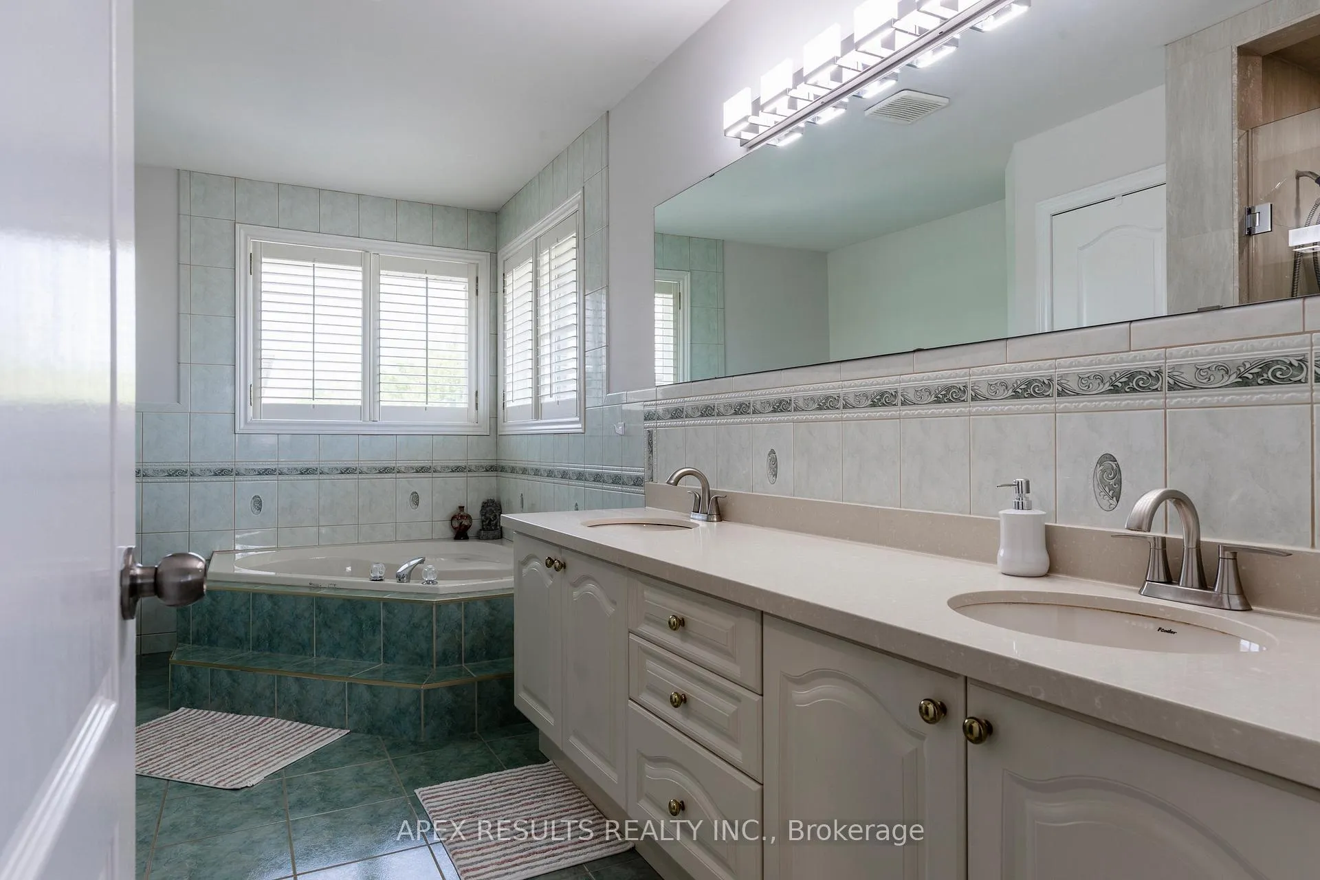 Photo 27 of 98 Stonehenge Drive, Hamilton, Ancaster — HOMEH