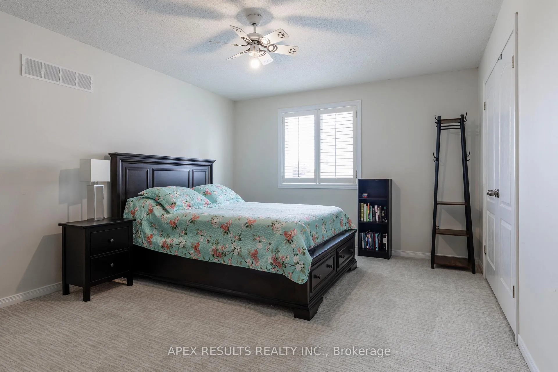 Photo 30 of 98 Stonehenge Drive, Hamilton, Ancaster — HOMEH