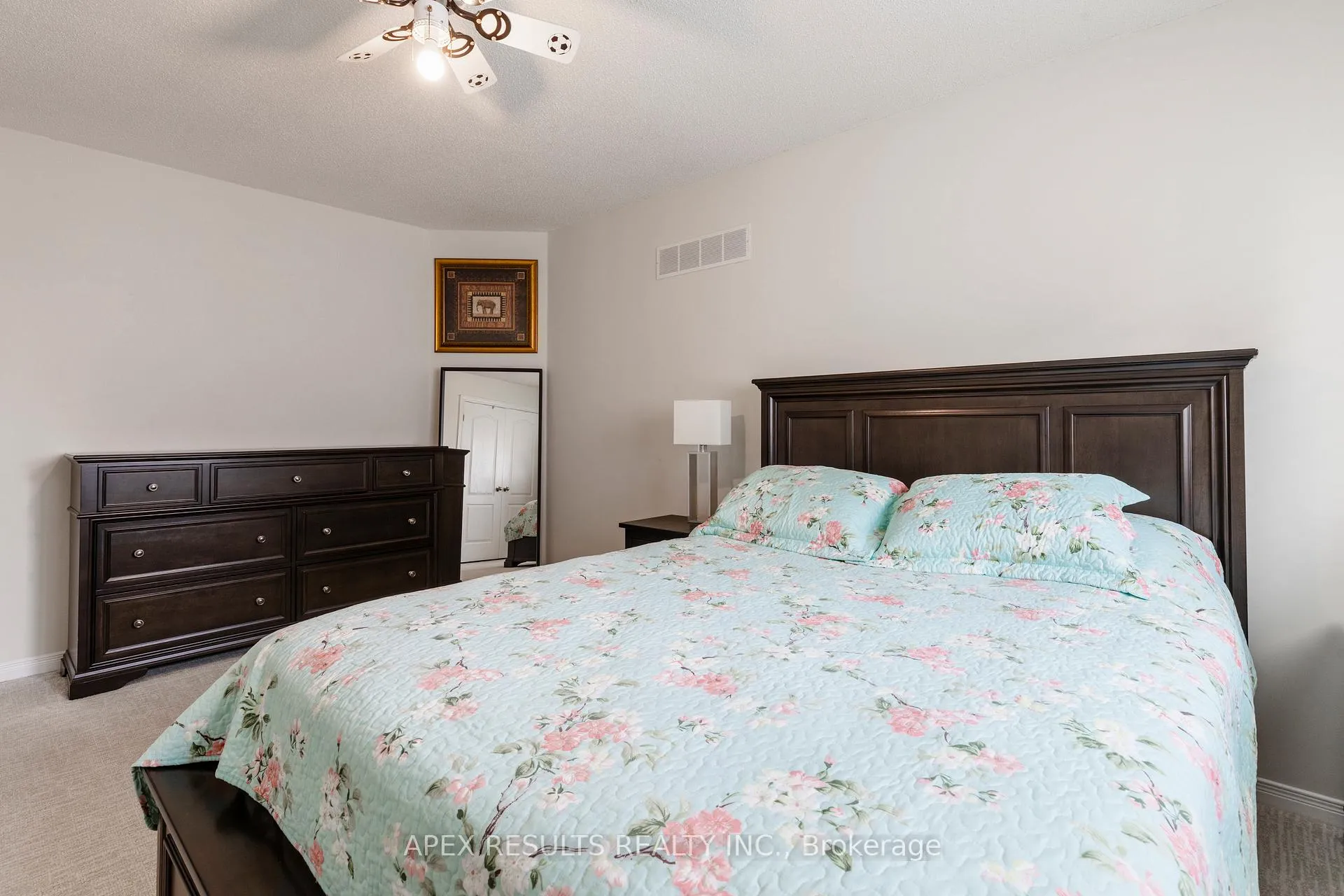 Photo 31 of 98 Stonehenge Drive, Hamilton, Ancaster — HOMEH
