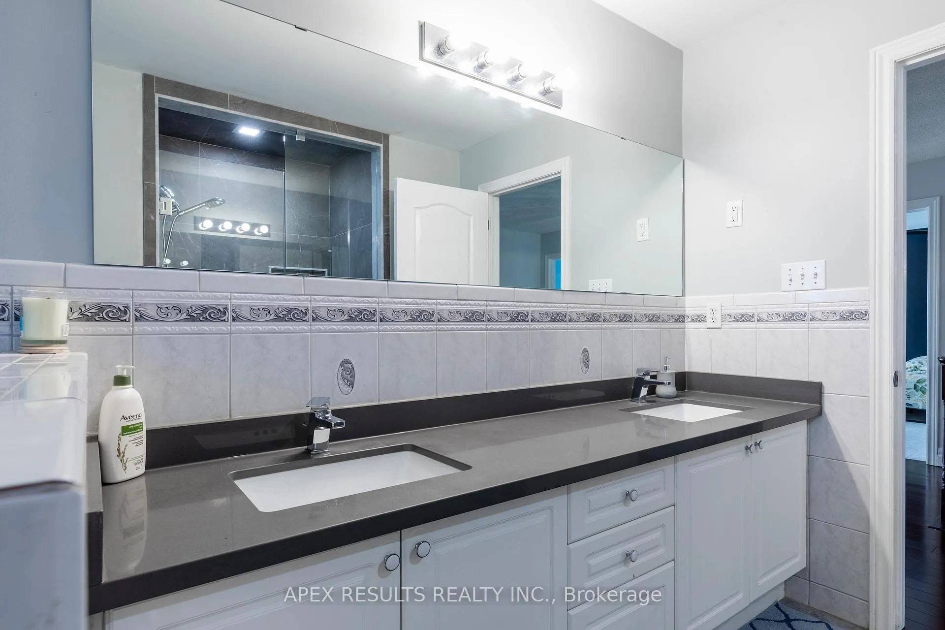 Photo 32 of 98 Stonehenge Drive, Hamilton, Ancaster — HOMEH