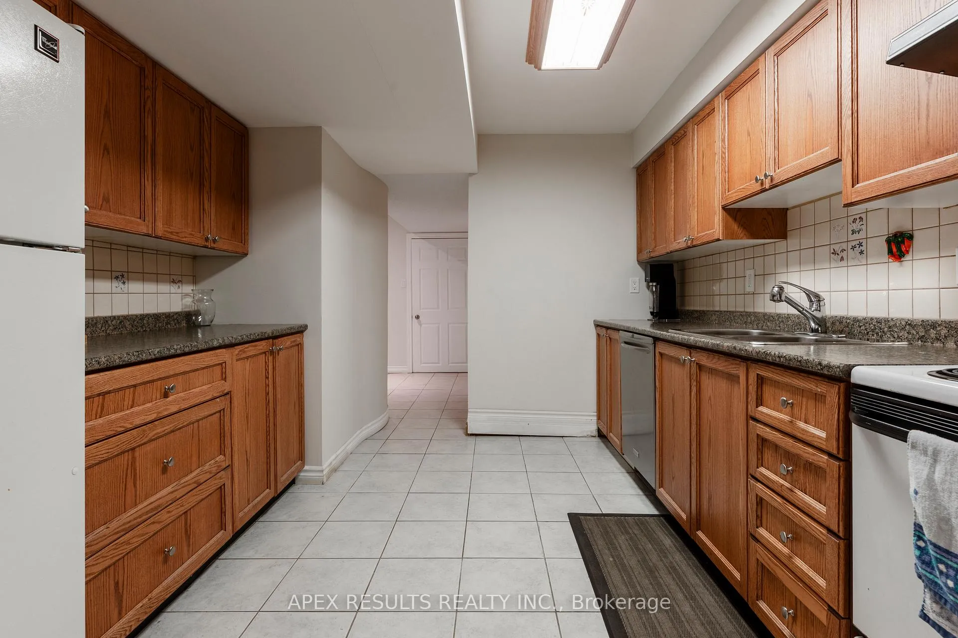 Photo 46 of 98 Stonehenge Drive, Hamilton, Ancaster — HOMEH