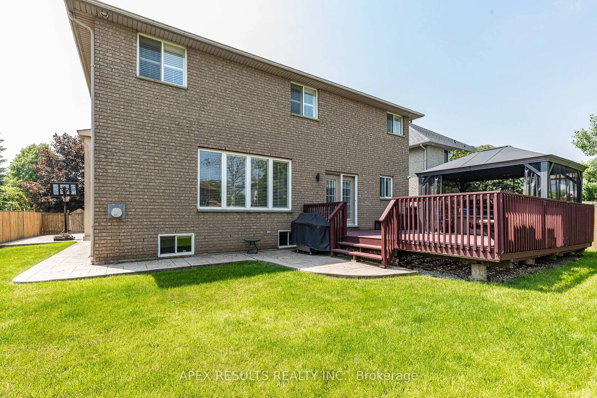 Photo 49 of 98 Stonehenge Drive, Hamilton, Ancaster — HOMEH