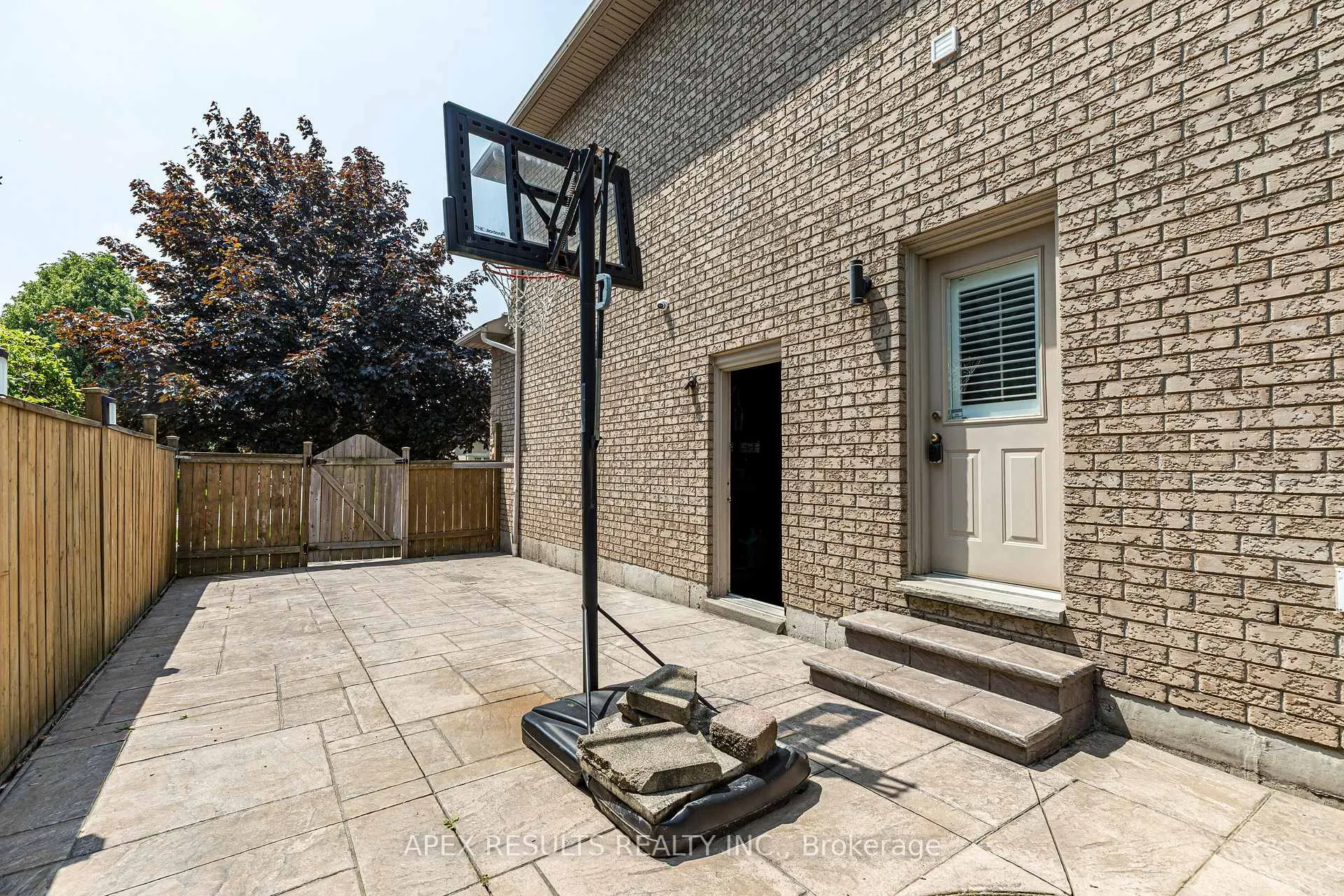 Photo 50 of 98 Stonehenge Drive, Hamilton, Ancaster — HOMEH