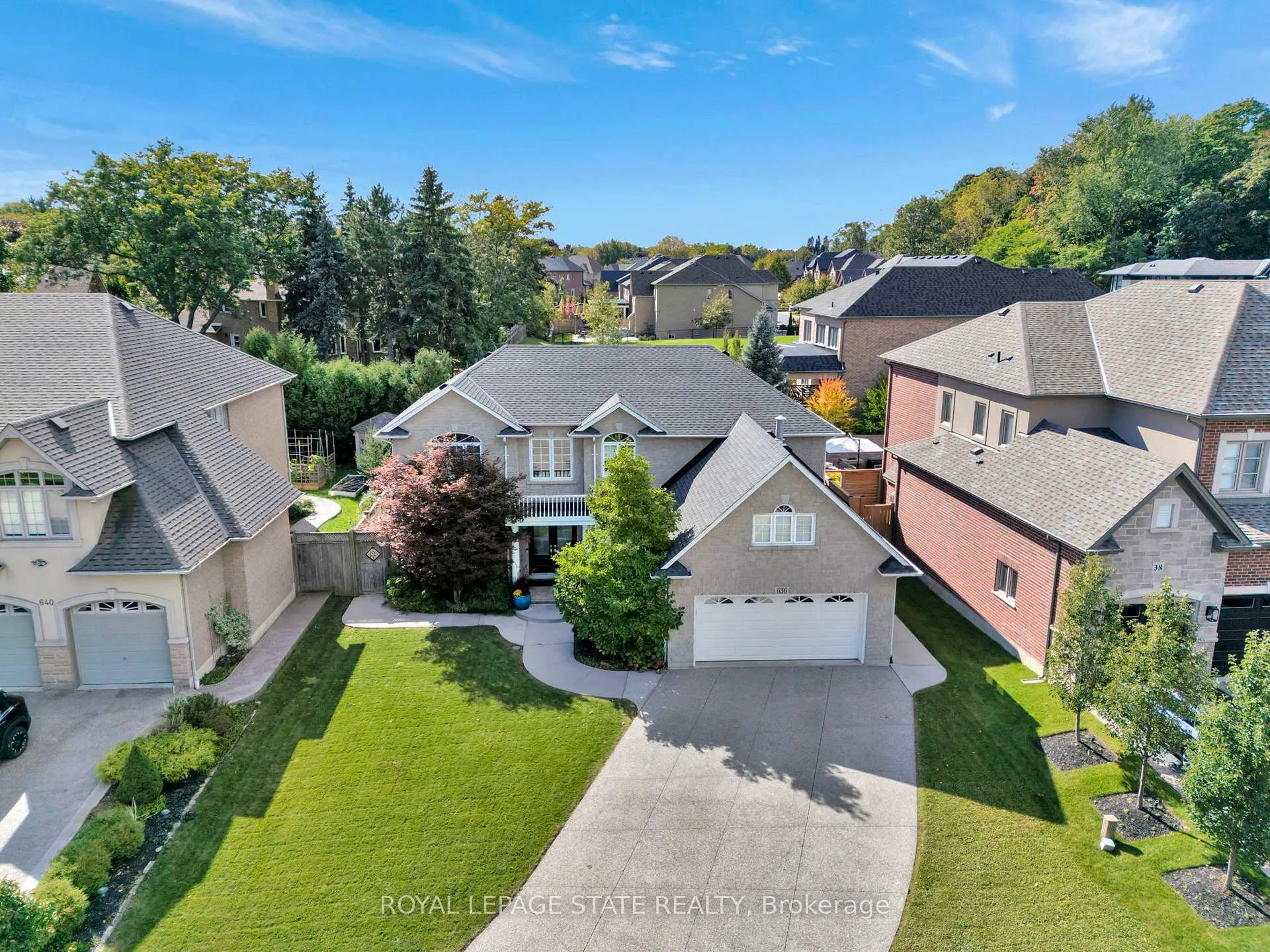 Photo 2 of 636 Greenravine Drive, Hamilton, Ancaster — HOMEH