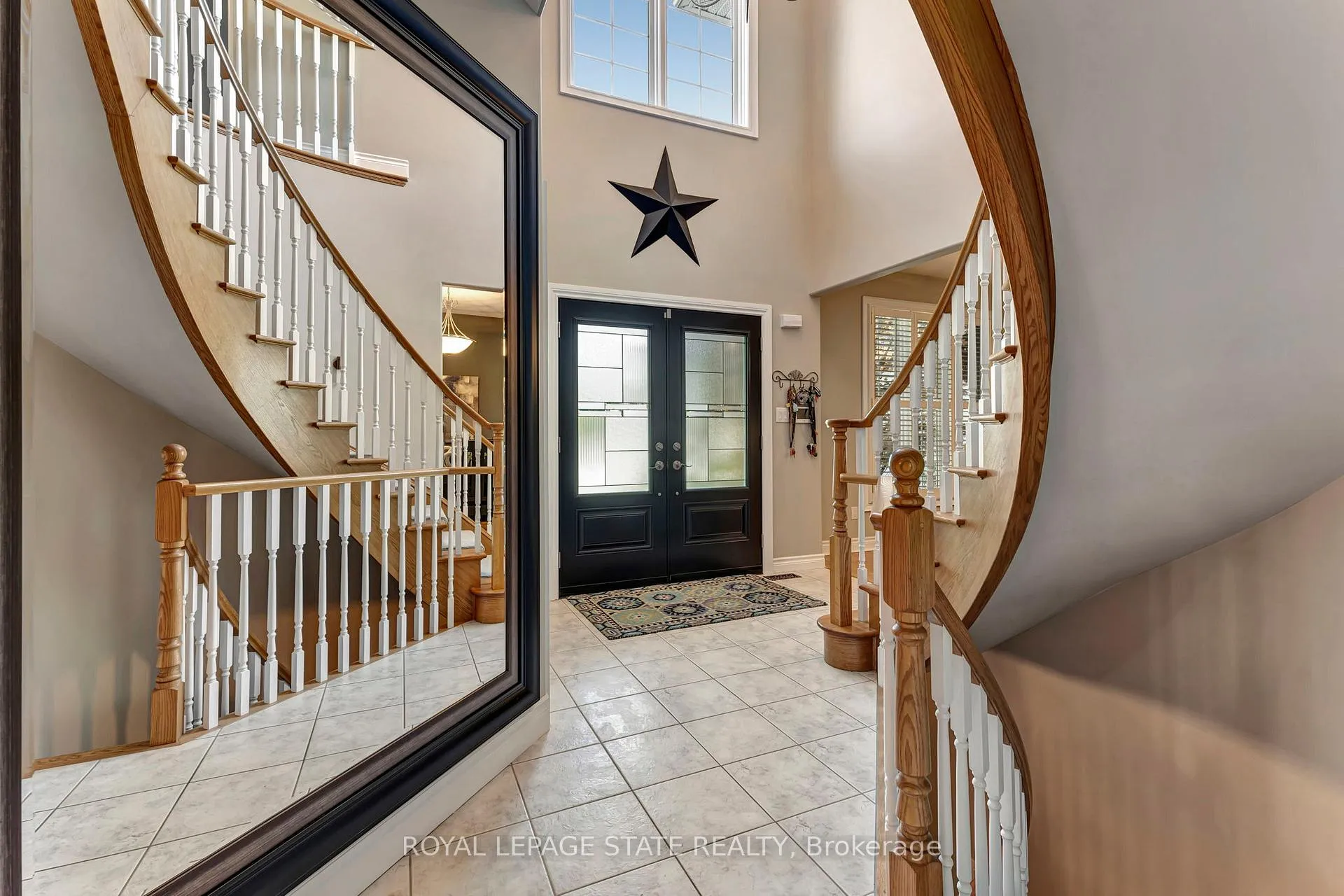 Photo 3 of 636 Greenravine Drive, Hamilton, Ancaster — HOMEH