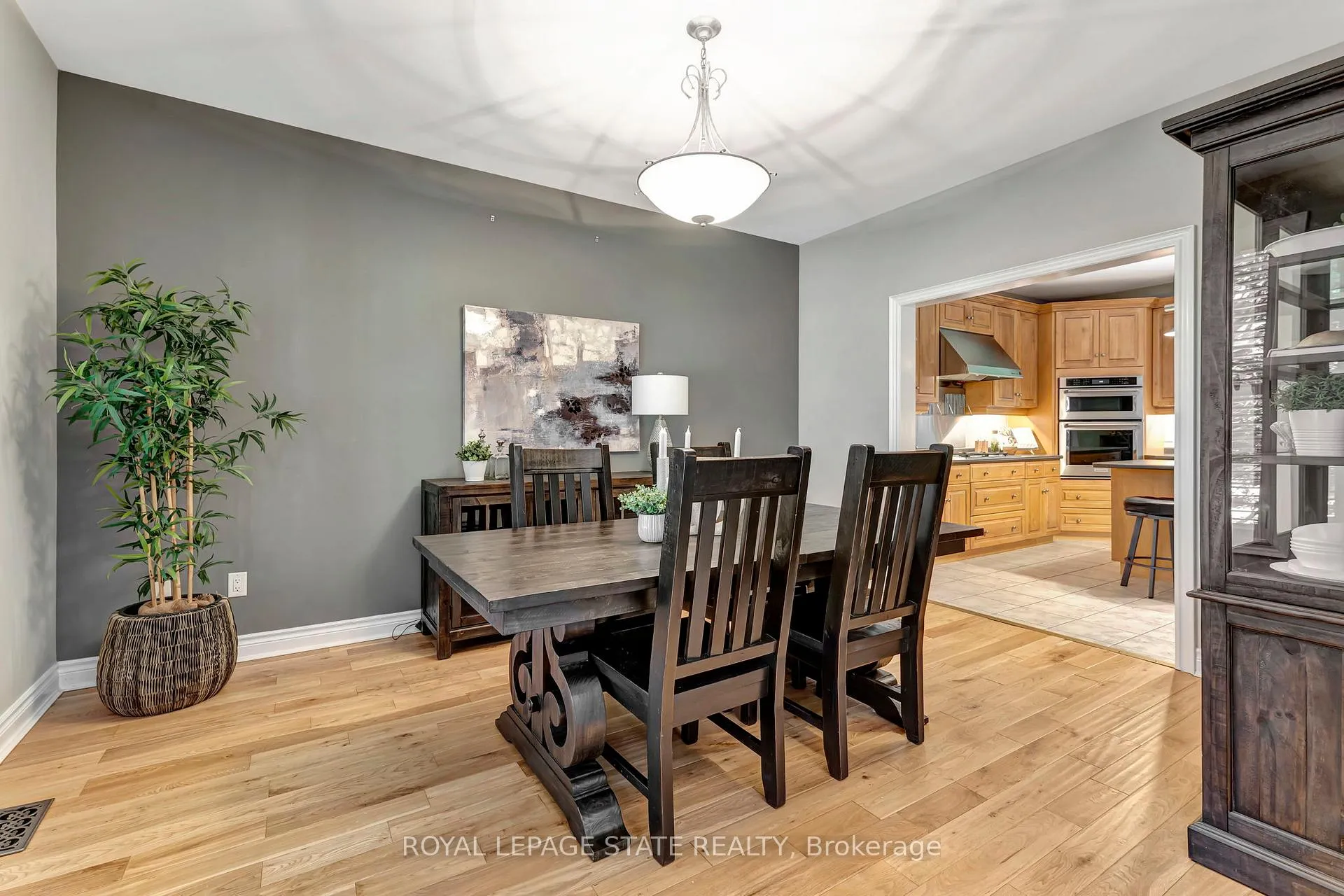 Photo 4 of 636 Greenravine Drive, Hamilton, Ancaster — HOMEH
