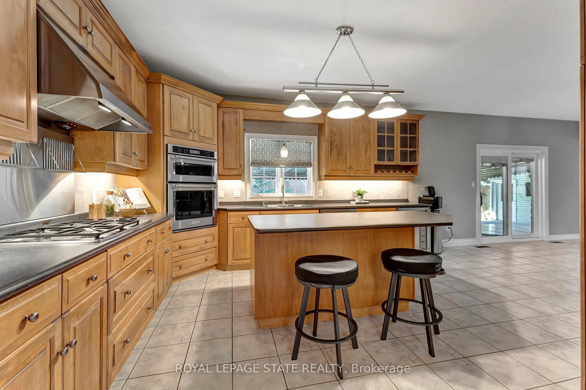 Photo 6 of 636 Greenravine Drive, Hamilton, Ancaster — HOMEH