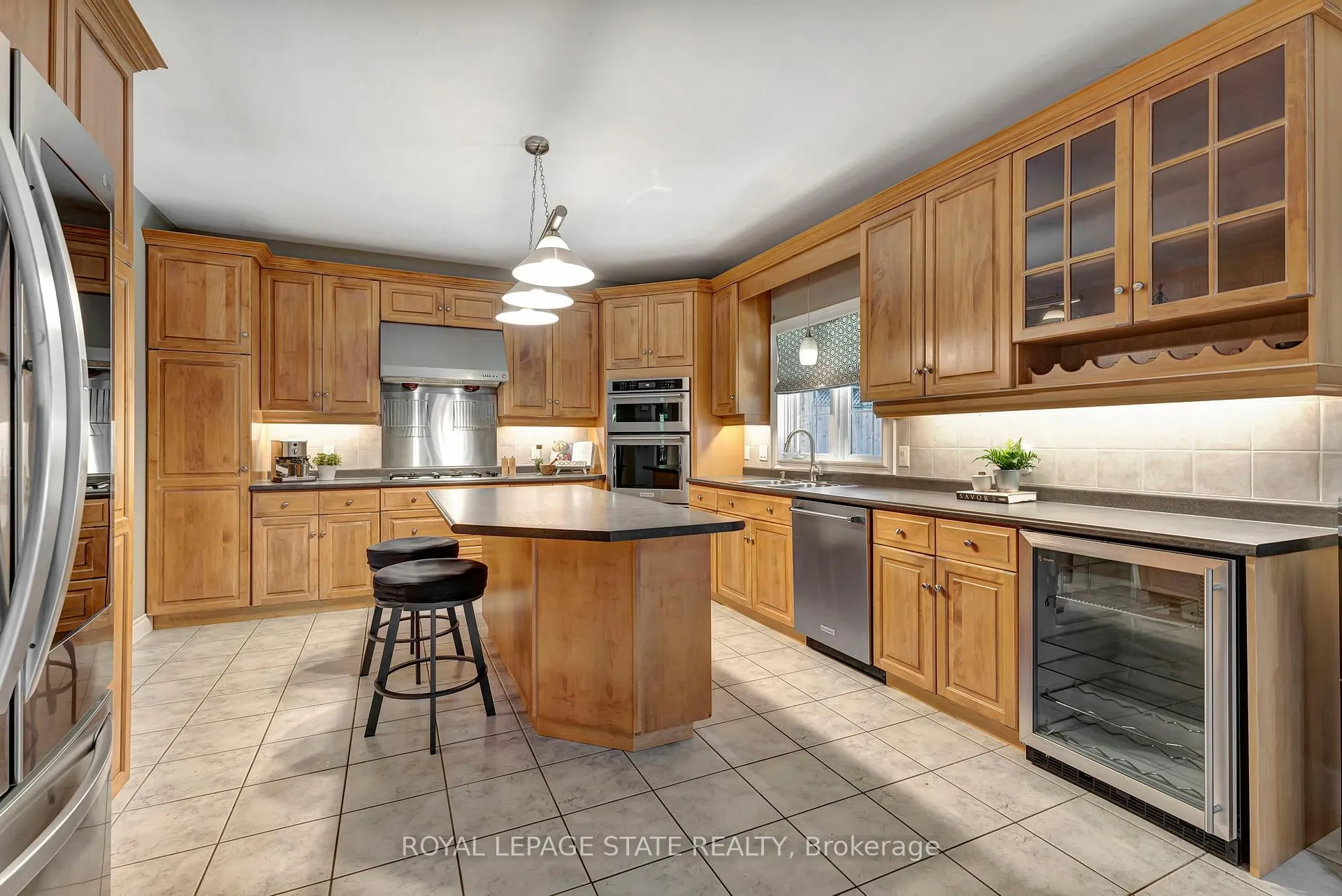 Photo 7 of 636 Greenravine Drive, Hamilton, Ancaster — HOMEH