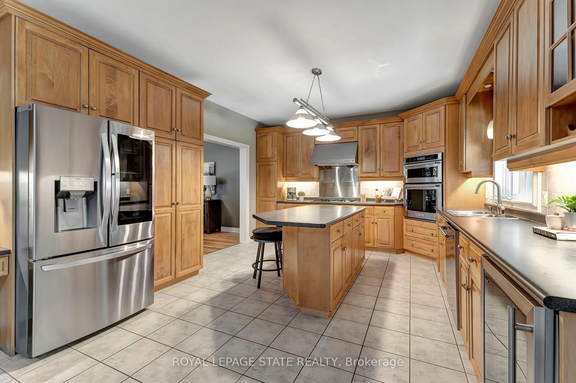 Photo 8 of 636 Greenravine Drive, Hamilton, Ancaster — HOMEH