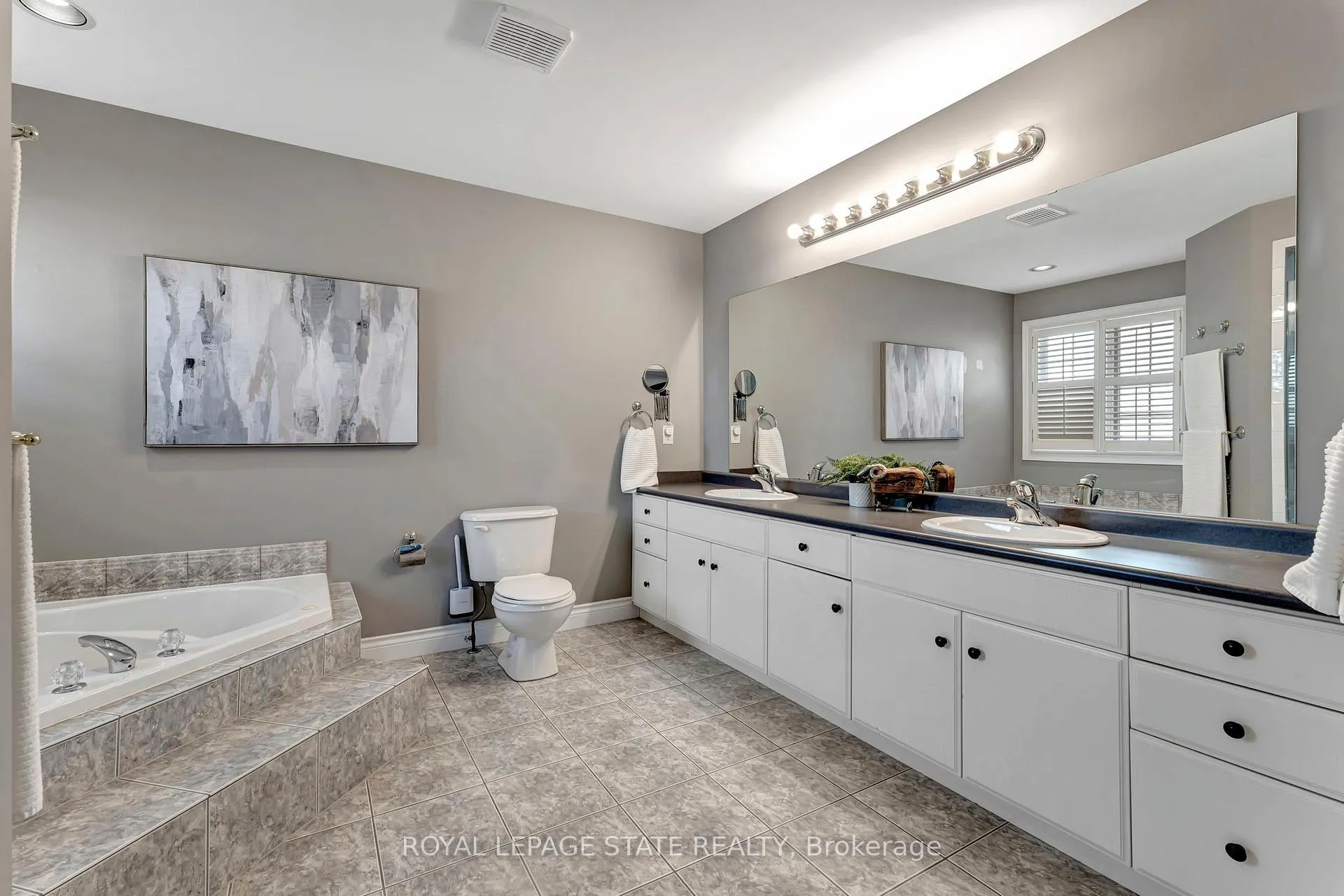 Photo 15 of 636 Greenravine Drive, Hamilton, Ancaster — HOMEH