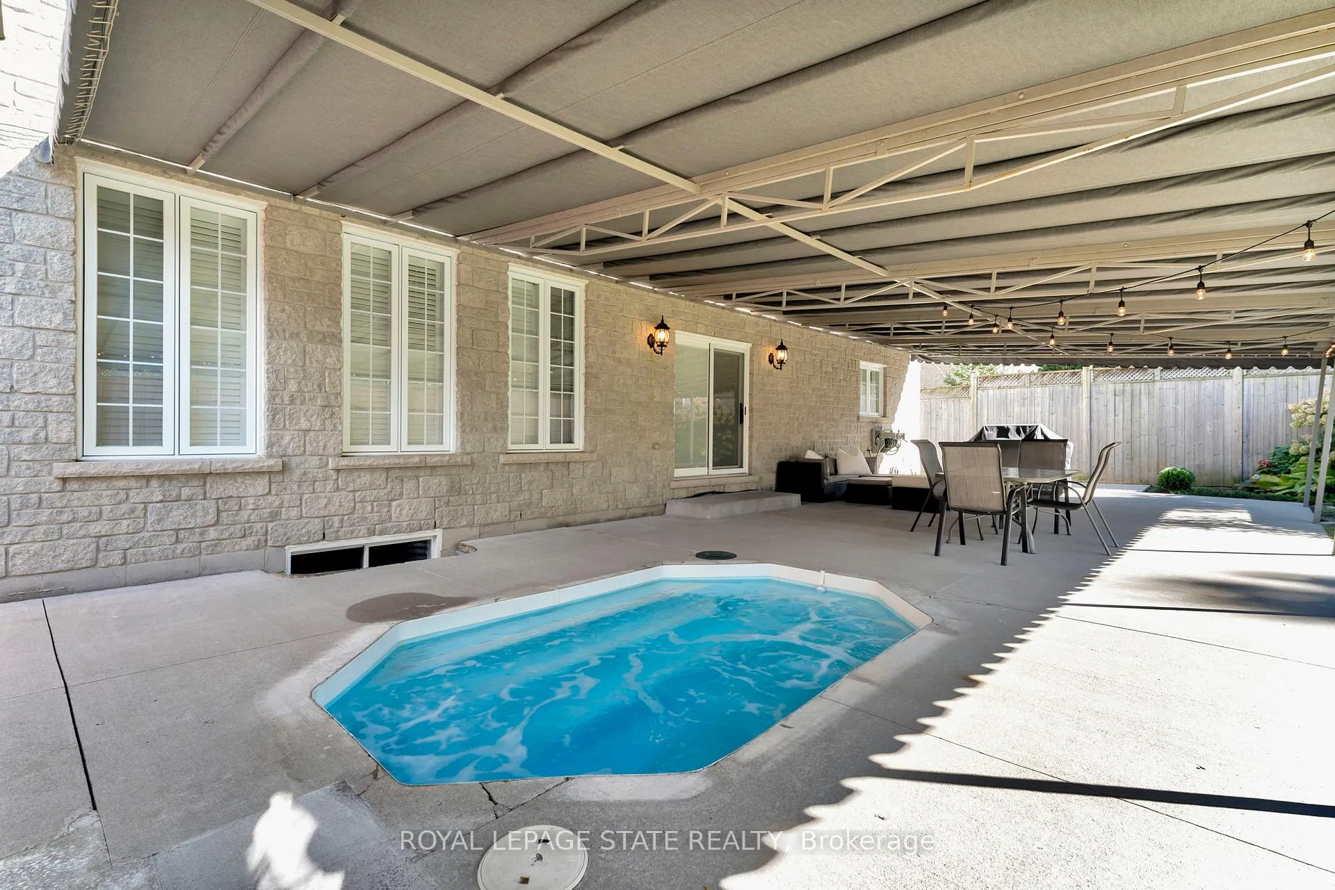 Photo 23 of 636 Greenravine Drive, Hamilton, Ancaster — HOMEH