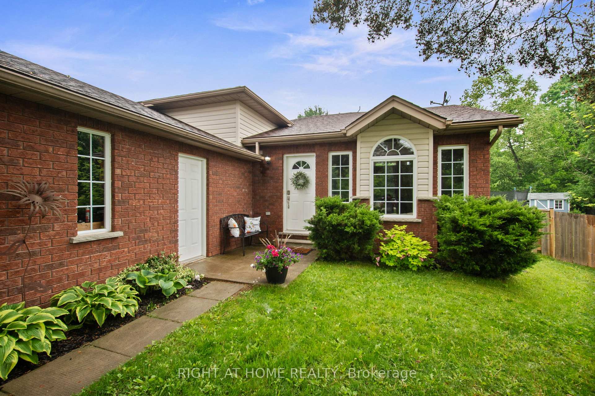 Photo 1 of 18 Edgewood Crescent, Clearview, New Lowell — HOMEH