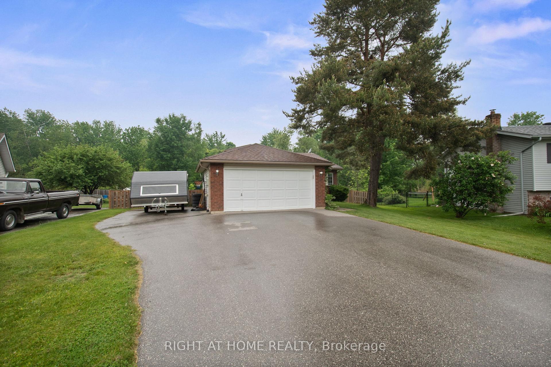 Photo 3 of 18 Edgewood Crescent, Clearview, New Lowell — HOMEH