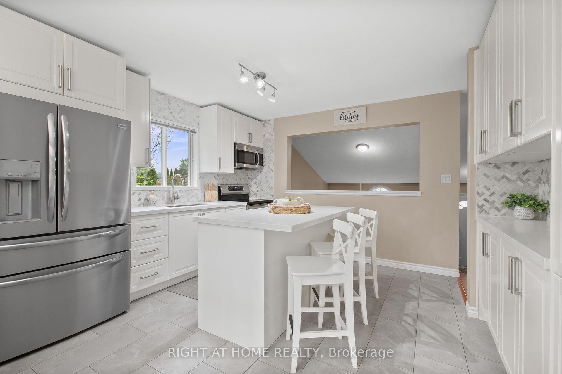 Photo 7 of 18 Edgewood Crescent, Clearview, New Lowell — HOMEH