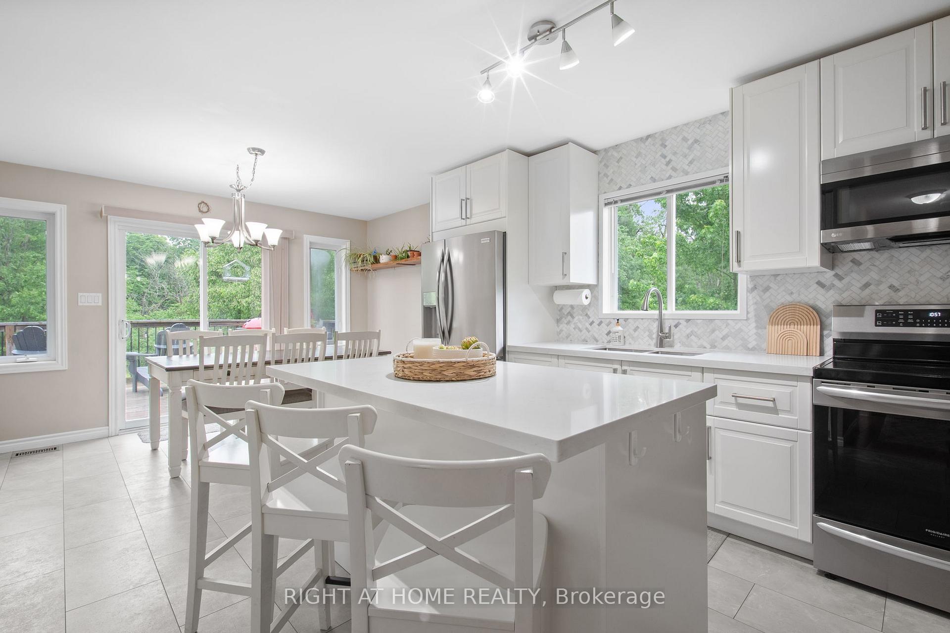 Photo 8 of 18 Edgewood Crescent, Clearview, New Lowell — HOMEH