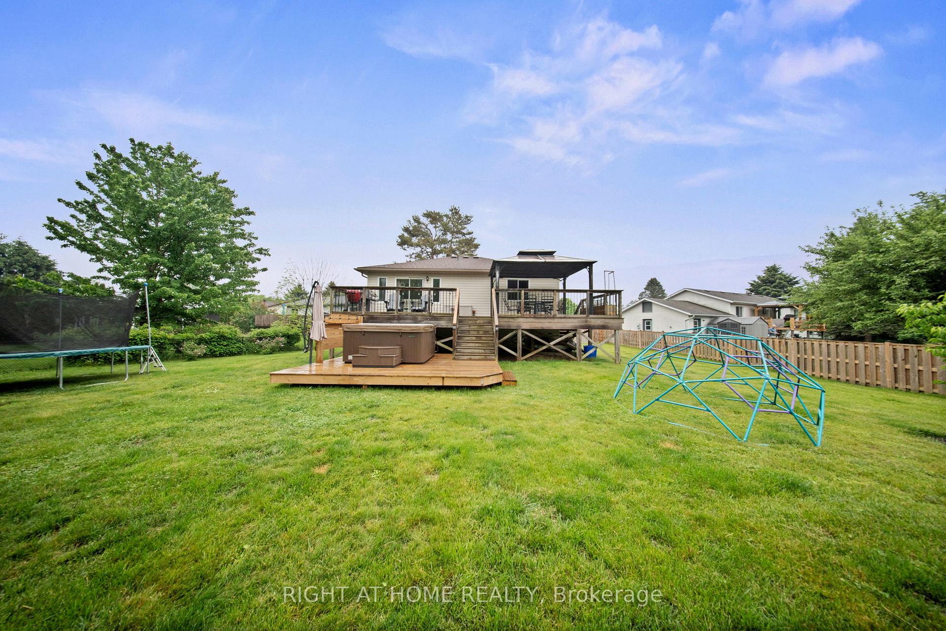 Photo 25 of 18 Edgewood Crescent, Clearview, New Lowell — HOMEH