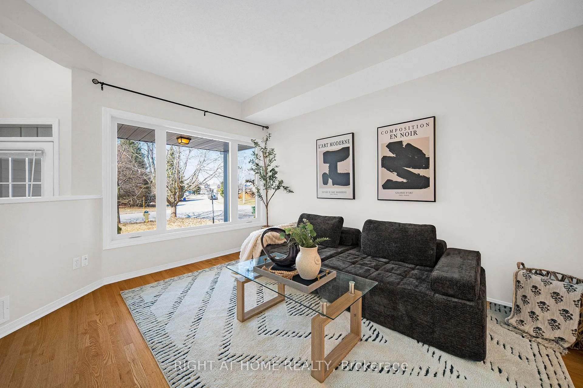 Photo 3 of 1566 Rumford Drive, Ottawa, Fallingbrook/Pineridge — HOMEH