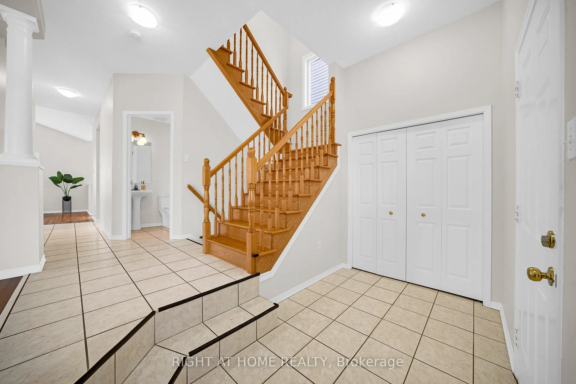 Photo 4 of 1566 Rumford Drive, Ottawa, Fallingbrook/Pineridge — HOMEH