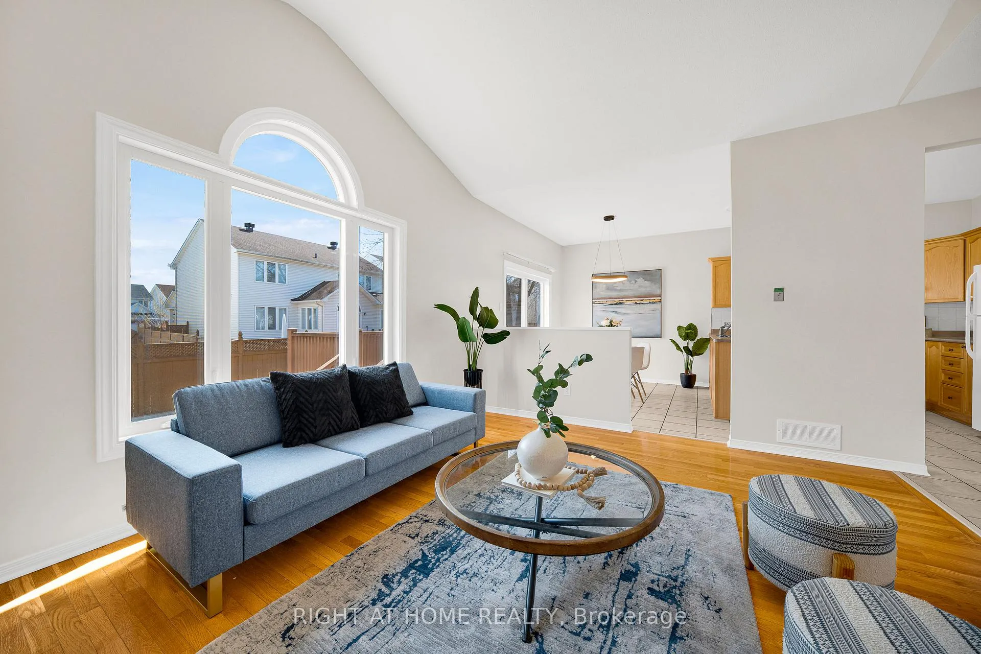 Photo 9 of 1566 Rumford Drive, Ottawa, Fallingbrook/Pineridge — HOMEH