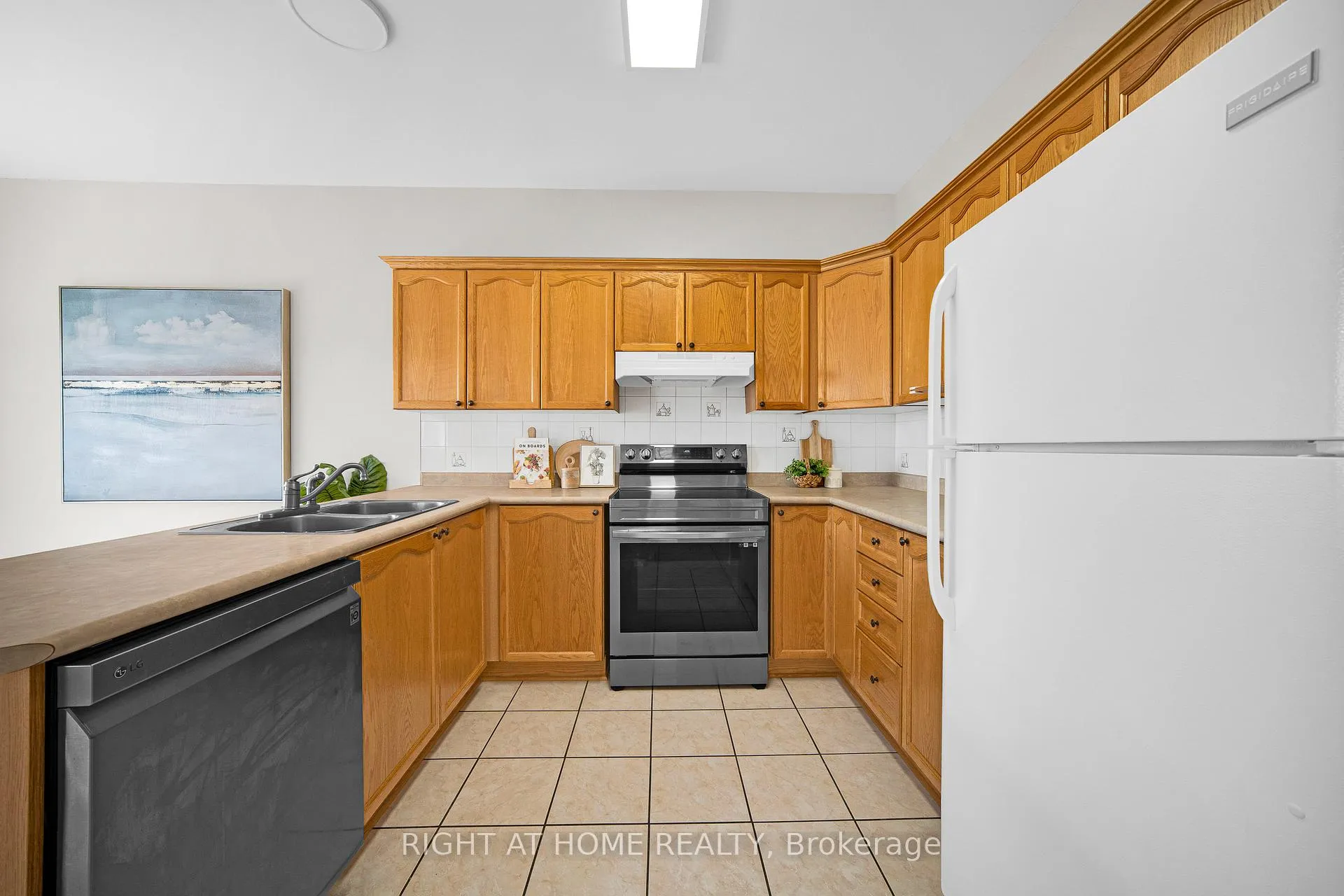 Photo 14 of 1566 Rumford Drive, Ottawa, Fallingbrook/Pineridge — HOMEH