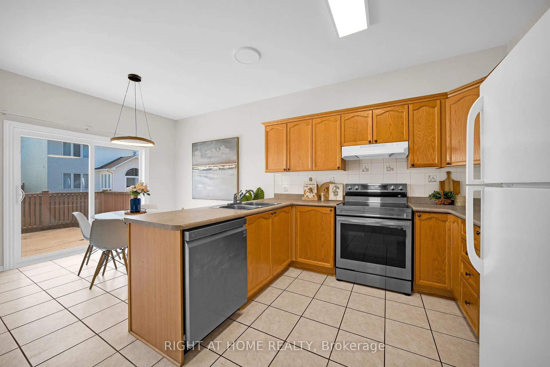 Photo 15 of 1566 Rumford Drive, Ottawa, Fallingbrook/Pineridge — HOMEH