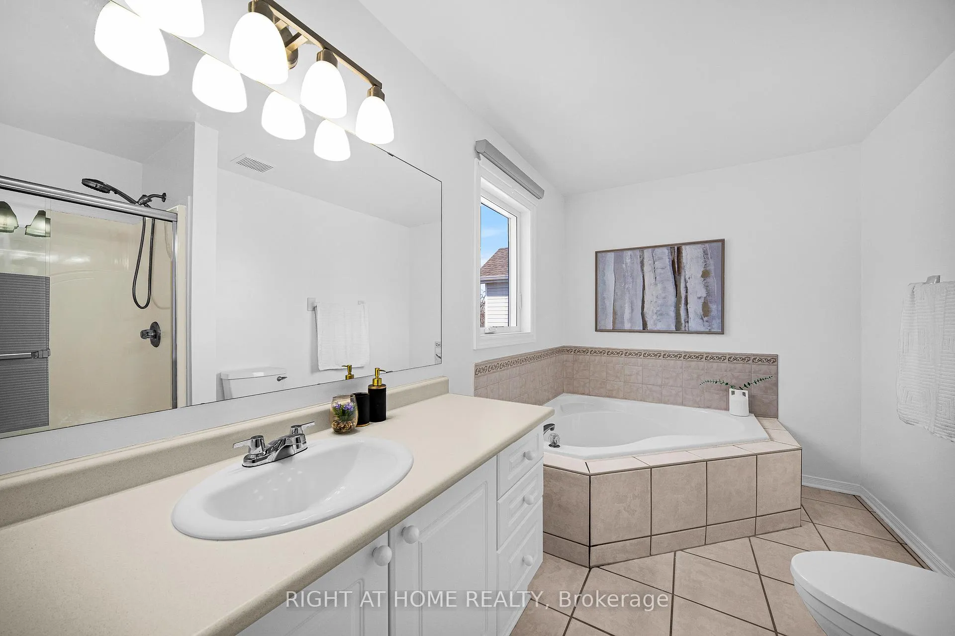 Photo 20 of 1566 Rumford Drive, Ottawa, Fallingbrook/Pineridge — HOMEH