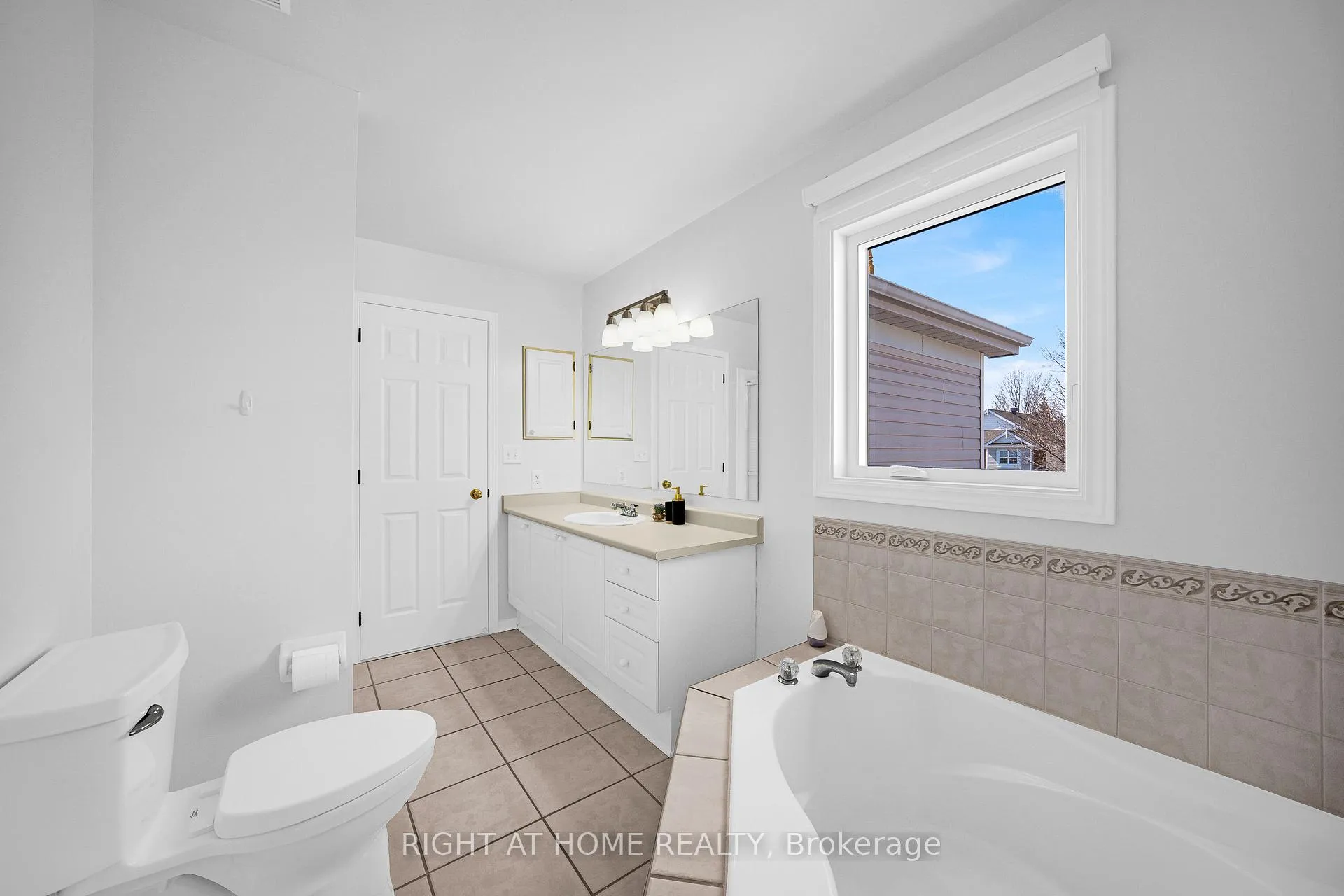 Photo 21 of 1566 Rumford Drive, Ottawa, Fallingbrook/Pineridge — HOMEH